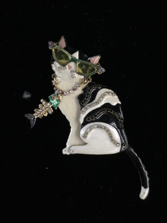 Lunch at the Ritz Pin/Pendant: Nice black cat with sunglasses. Cat has articulating parts. Condition is good, see pictures. No refunds given.