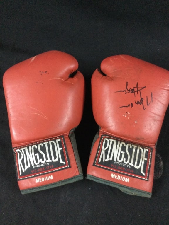 Vintage Leather Signed Marvin Hagler Boxing Gloves: Vintage leather Ring Side boxing gloves signed by Marvin Hagler. . See pictures. No refunds given.