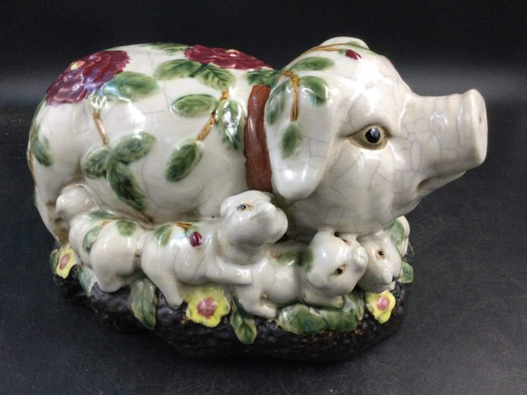 Vintage Majolica Large Pig with piglets (1 of 4)