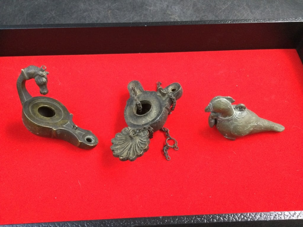 Vintage Oil Lamps: Total of 3 pieces in this lot. They are either bronze or brass? See pictures. No refunds given. Condition Information: It is the responsibility of the buyer to obtain all possible information prior to