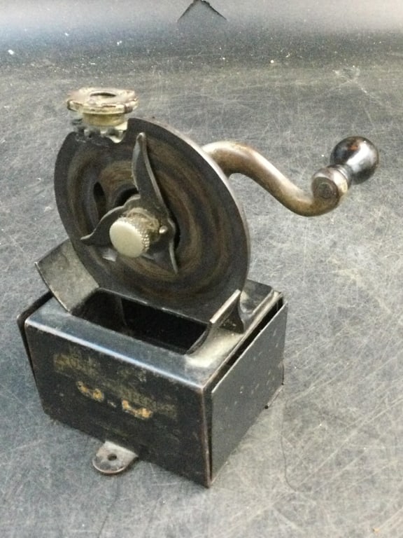 Antique US Automatic Pencil Sharpener (1 of 5)