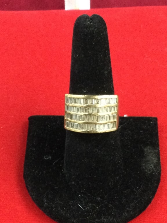 10kt Gold Rind with Diamonds (1 of 3)