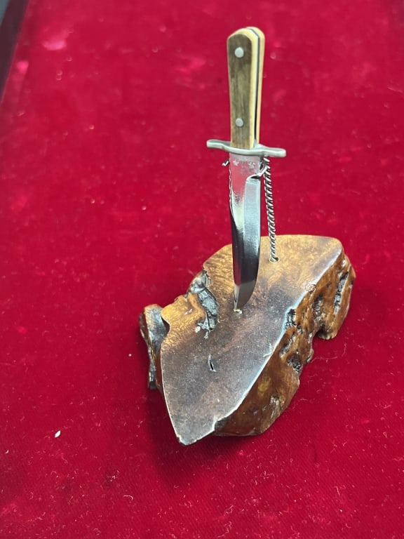 Mini Knife Display with Mammoth Handle (1 of 7)