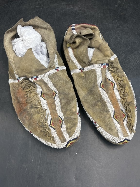 Beaded Sioux Moccasins (1 of 5)