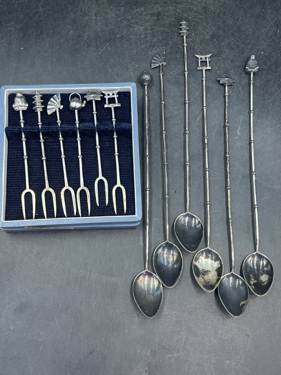 Vintage Sterling Items: Sterling Cocktail stirrers and appetizer forks (with original box. The forks weigh 21.5g and cocktail stirrers are 52.4g. See pictures, condition is consistent on age. No refunds given.