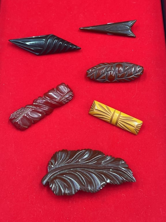 Vintage 1930's Bakelite Brooches (1 of 3)