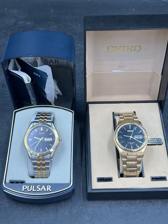 Vintage New Watches: Total of 2 in this lot. Both in original boxes. There is a Seiko and Pulsar. See pictures. No refunds given.