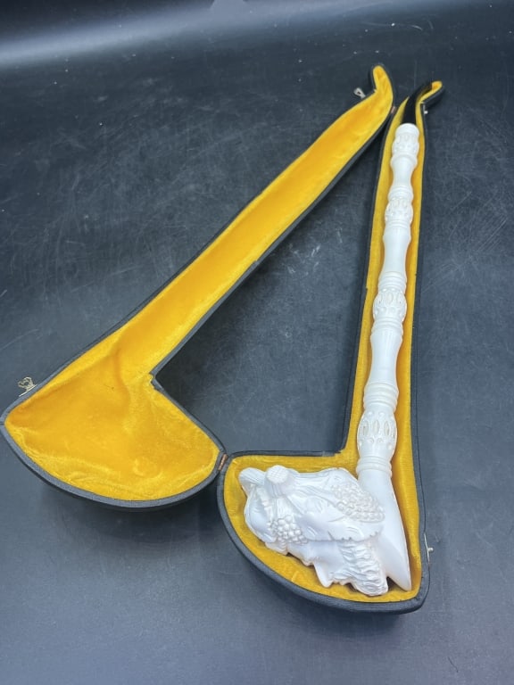 Large Meerschaum Pipe in Case (1 of 5)