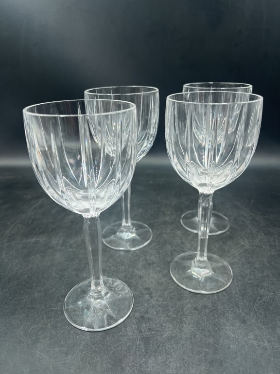 Waterford Glasses: Total of 4 int his lot. They are Marquis by Waterford Crystal. Condition is good, see pictures. No refunds given.