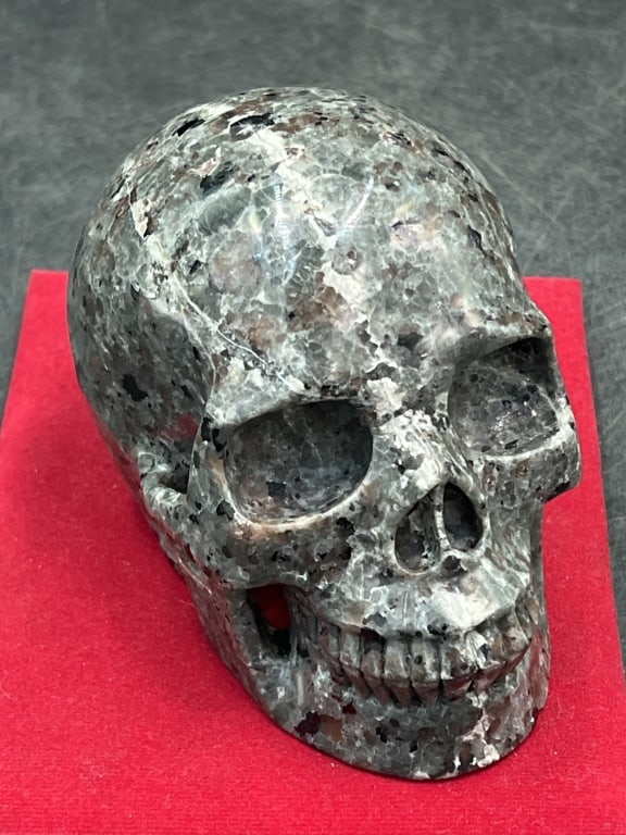 Carved Yooperlite Skull (1 of 3)