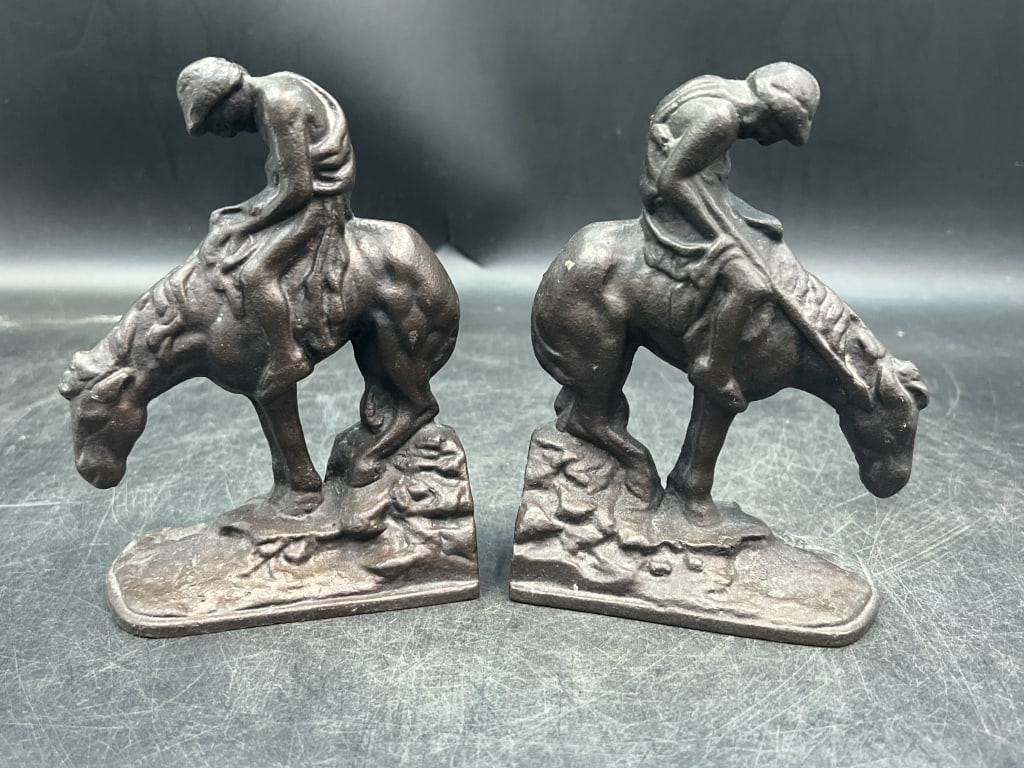 Vintage Bronze End of the Trail Bookends: Nice bookends that measures 6" x 4" x 2". Condition is good, see pictures. No refunds given.