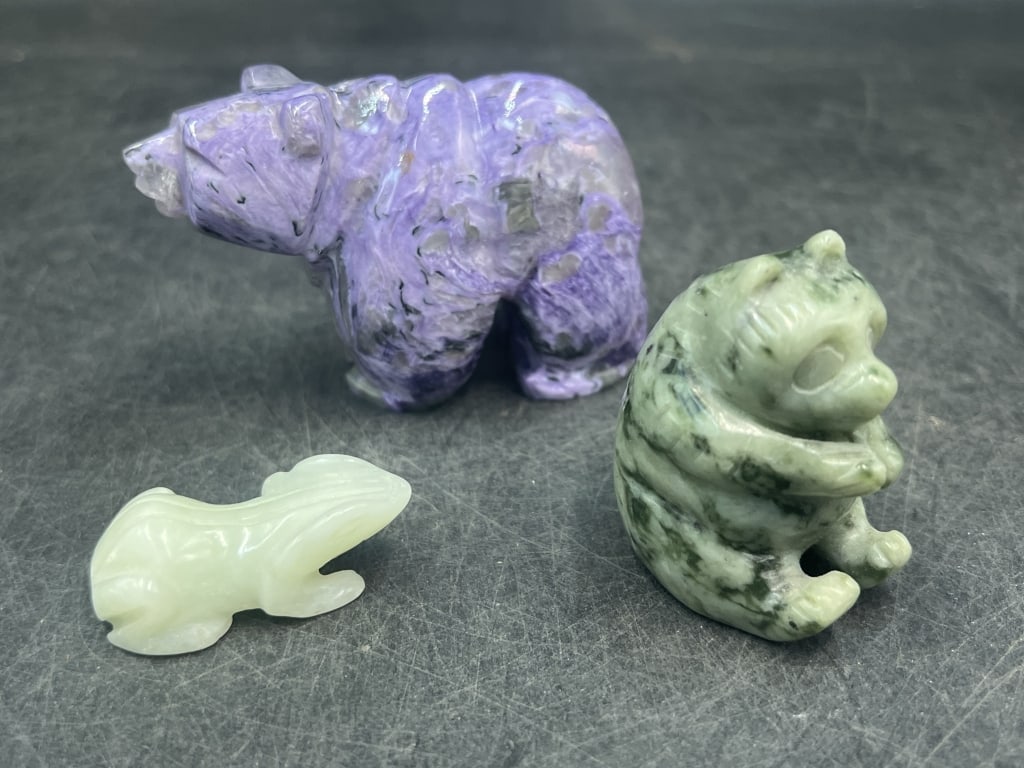 Carved Navajo Fetishes: Total of 3 carved out of various stones. there is a frog and 2 bears. See pictures, condition is good. No refunds given.