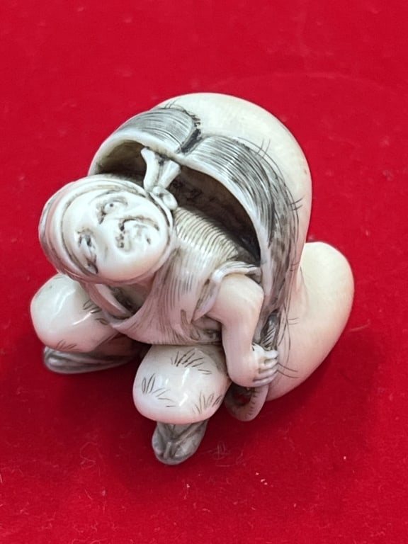 Carved Netsuke Double Sides (1 of 5)