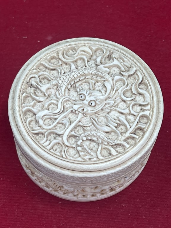 Carved Trinket Box (1 of 4)