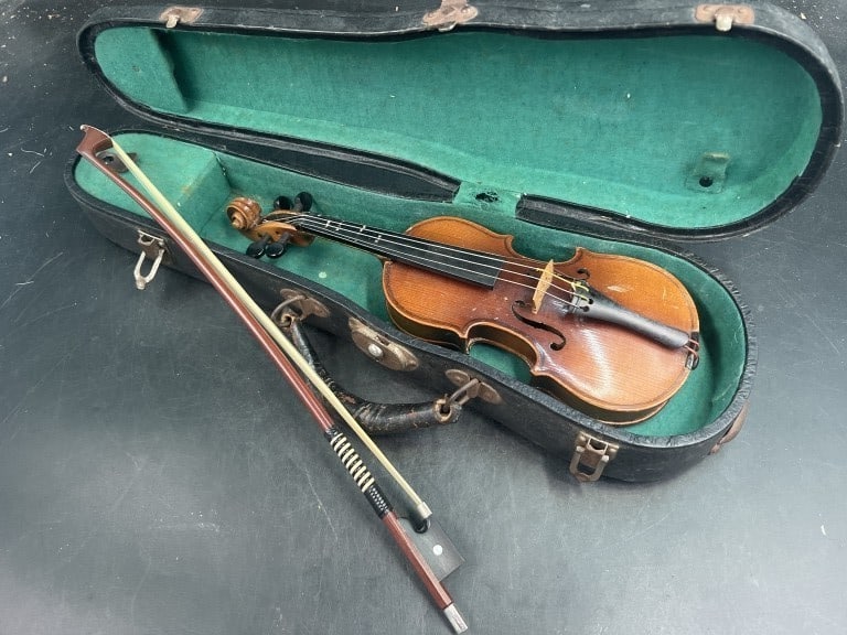 Vintage Miniature Violin - Karl Machler: Hollywood Orchestra made in Germany. Comes with case. Condition is consistent on age and use, see pictures. No refunds given.