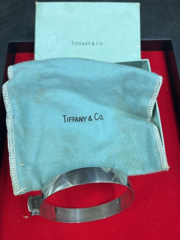 Tiffany & Co. Sterling Silver Pant Leg Cuff Clip: Comes with original box and cloth bag. Marked Greenleeves on cuff and sterling silver. Weighs 27.6g and condition is good, see pictures. No refunds given.