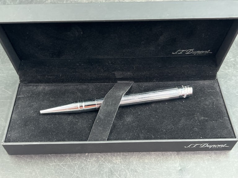 S. T. Dupont Pen 'Paris': Classic Ballpoint Pen Silver in original box. Condition is good, see pictures. No refunds given.