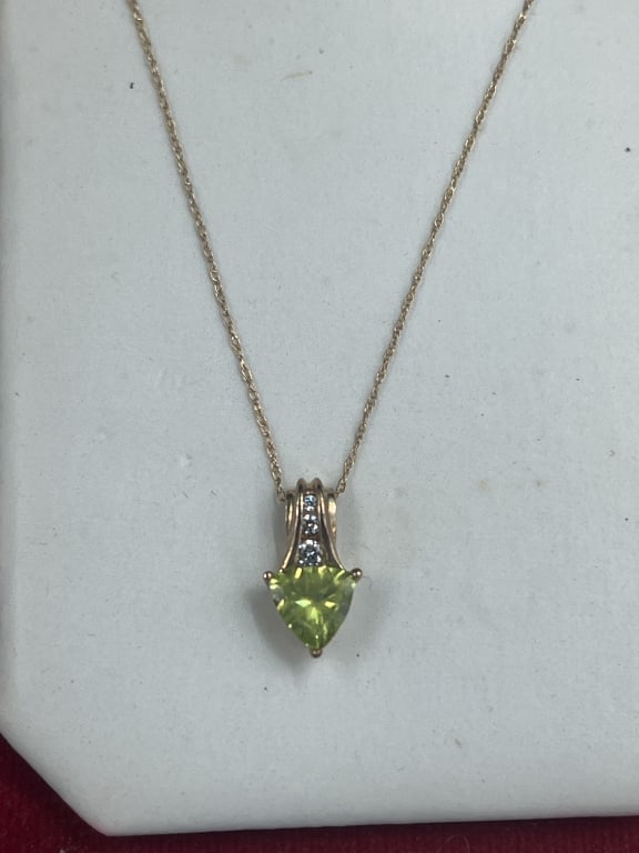 10kt Gold Peridot Pendant and Chain: Stunning piece that has original tag on chain. See pictures, condition is new. Weighs 1.4g. No refunds given.