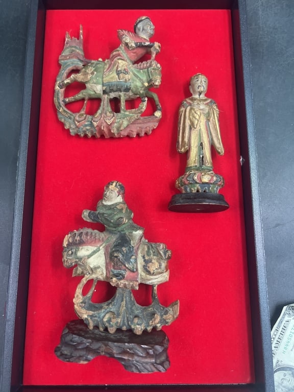 Antique Vintage Chinese Carved Wood Figures: Figures depicting horsemen and standing figure. Hand carved glazed wood . Figures exhibit significant wear and patina, consistent with age. Ming Dynasty?. See pictures, No refunds given.
