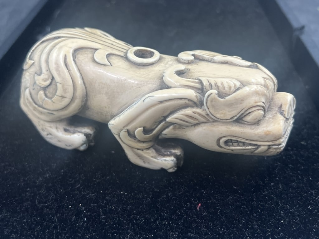 Vintage Foo Dog Statue: Beautiful pen holder very intricately detailed piece. Believe was a pen holder. Condition appears to be good, see pictures. Measures 5 1/4" x 2" x 5". No refunds given.Condition Information: