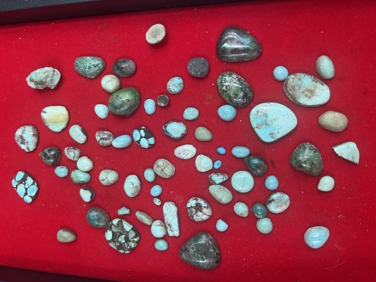 Turquoise: Lot of turquoise pieces in a variety of shapes and sizes. Doublets, see pictures. Various pieces of turquoise. There is estimate 60 to 70 pieces of turquoise. They range in size from 4.32mm
