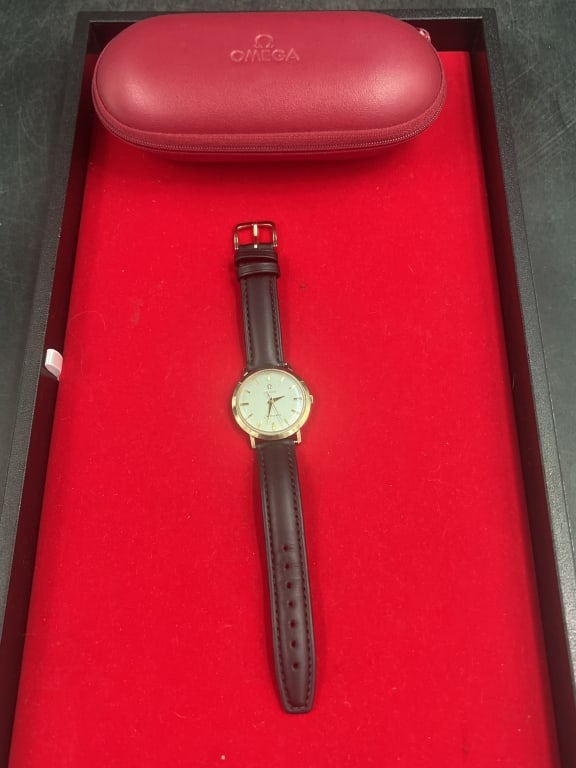 14kt Omega Seamaster Mens Watch: Vintage Omega manual wind wristwatch. Has a Alligator Band and condition is consistent with age and use, see pictures. Working. No refunds given.Condition Information: It is the responsibility