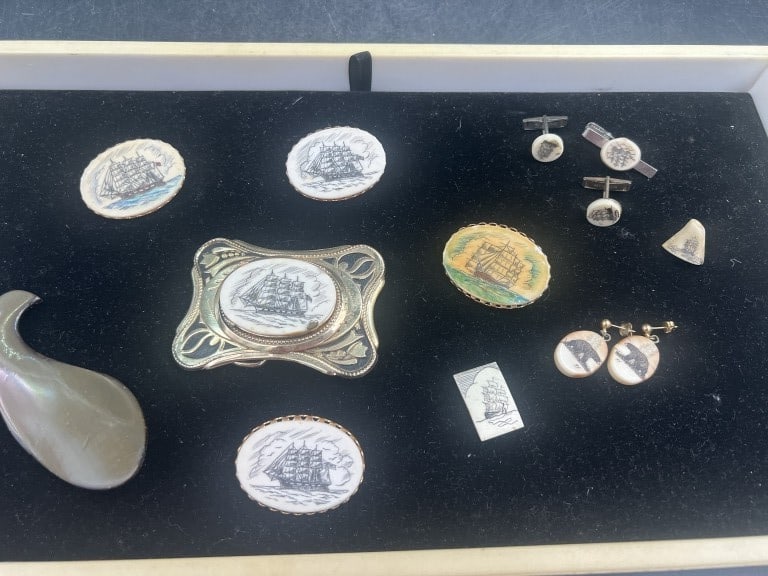 Scrimshaw Jewelry: There is 13 pieces in this lot one is a souvenir whale shape key chain. The others are either earrings, pendants, belt buckle, etc. See pictures. No refunds given.Condition Information: It is