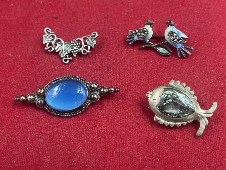 Vintage Sterling Silver Pendant: Lot of silver mid century brooches. Total of 4 in this lot. They weight a total of 18.7g and condition is consistent with age and use, see pictures. No refunds given.Condition Information: It