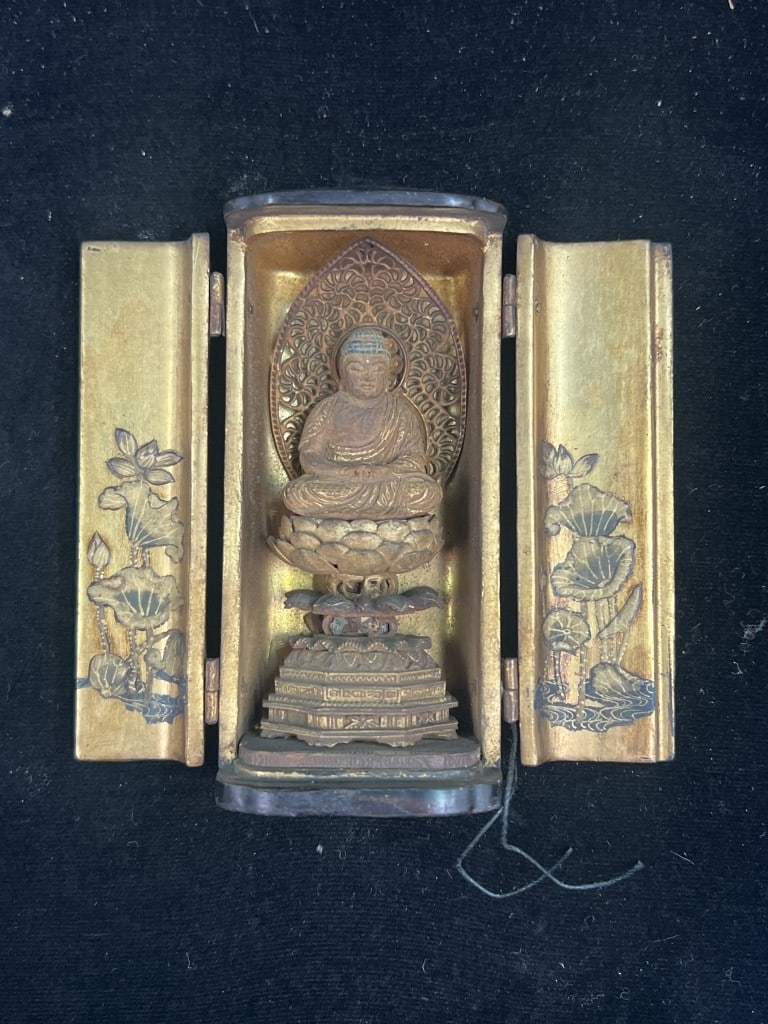 Antique Japanese Buddha Edo Period: Item bought in Japan see receipt which shows over 130 years old when bought. A seated figure of Amitabha Buddha positioned on a lotus pedestal in front of a leaf shaped mandorla. Figure