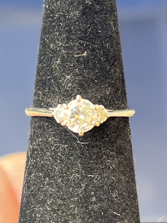 14kt Diamond Ring: Nice diamond ring that is a size 7 and weighs 2.0g. Diamond is est Condition is good, see pictures. No refunds given.Condition Information: It is the responsibility of the buyer to obtain all