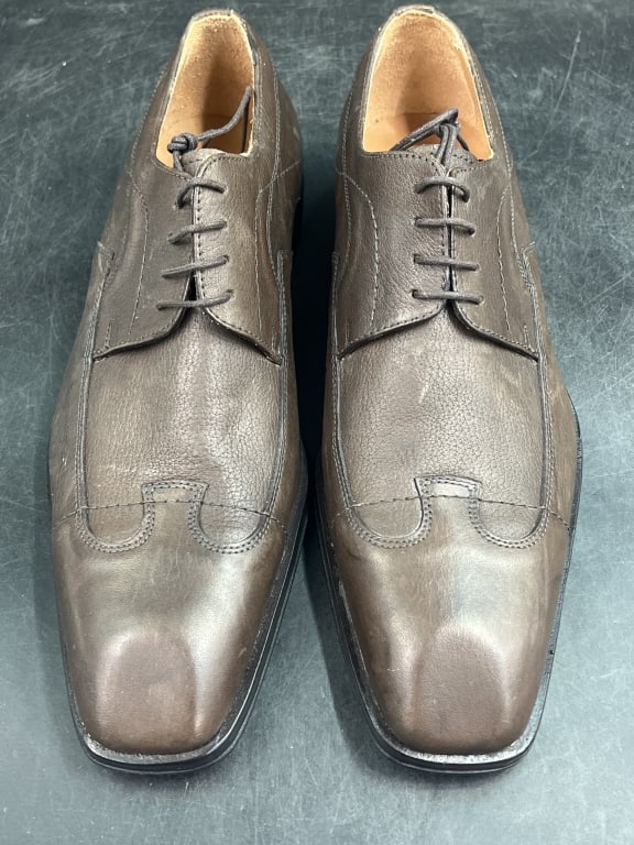 Steve Harvey Bull Hide Men Size 9: Nice pair that is store display samples. Condition is consistent with age, please see pictures. No refunds given..Condition Information: It is the responsibility of the buyer to obtain all