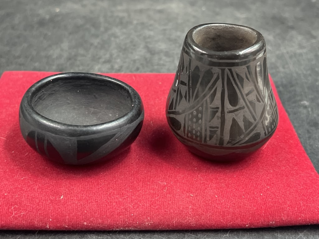 Mexican Pottery Signed: Stunning smaller pieces of Mexican pottery that is signed on the bottom. One is marked Santa Clara Pubelo Roxanne Desari and other is marked unable to read. Condition is good. No refunds