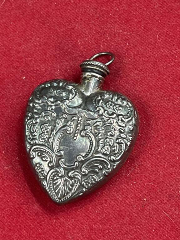 Vintage Victorian Sterling Heart Shaped Bottle: Sterling silver perfume or snuff bottle pendant. Features ornate repousse detailing and screw top lid. Condition is consistent with age and use, see pictures. Weighs 20.1g and measures 2" x