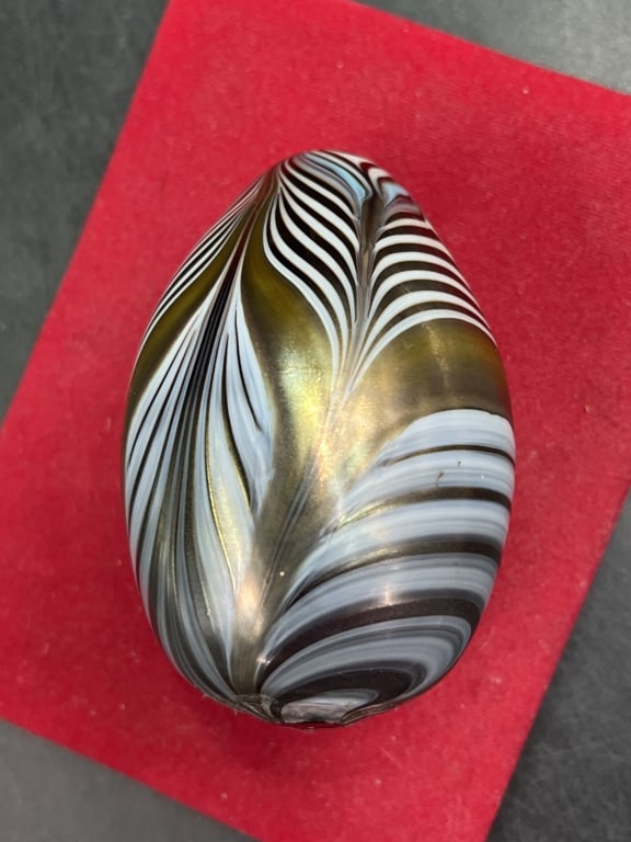Vandermark Studio Art Glass Egg: Late 1970's. Features iridescent pulled feathers in white, brown and gold colors. Hand blown glass. Measures 4" and signed by artist. See pictures, condition is consistent with age and use. 
