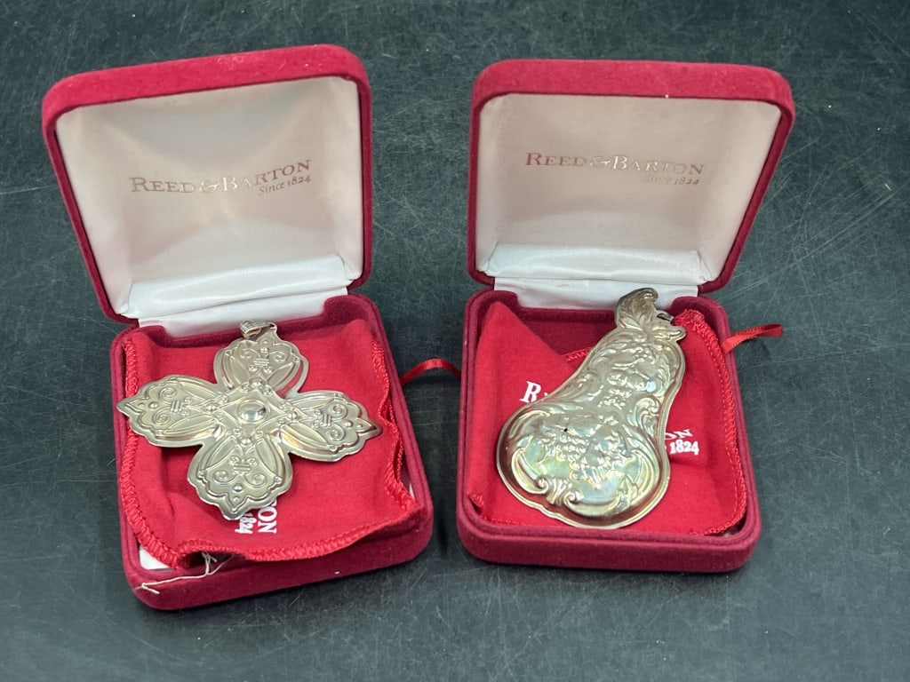 Reed & Barton Sterling Ornaments: Total of 2 in original boxes with felt bags. They weigh 35.3g and condition is consistent with age and use, see pictures. No refunds given.Condition Information: It is the responsibility of the