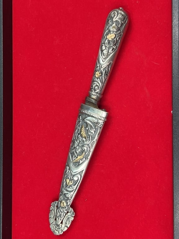Vintage Argentina Gaucho Knife: Knife is 800 silver and gold accents throughout. Measures overall 10.5" and condition is good, see pictures. No refunds given.Condition Information: It is the responsibility of the buyer to