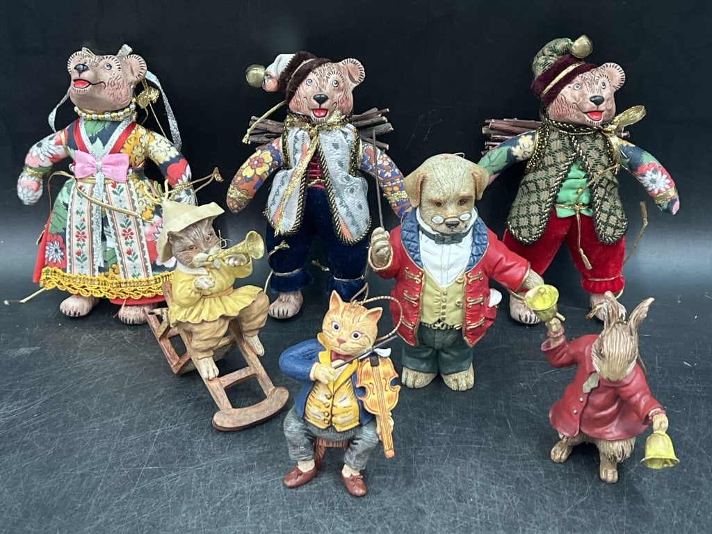Vintage Collectible Porcelain: Total of 7 in this lot. There is 4 bears, 2 cats (ornaments). and 1 rabbit (ornament) . Sticker shows made in the Philippines. Measures from 3.5" to 5.5". Condition appears good, see