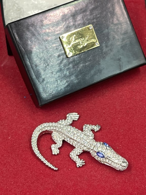 Isabella Adams Crystal Kid Gator Paperweight: Comes in original box. Small Clear Crystal Kid Gator with Sapphire eye adored with premium crystal on a Rhodium Plated Body. Designed and made in USA. Measures about 2.5" and condition is