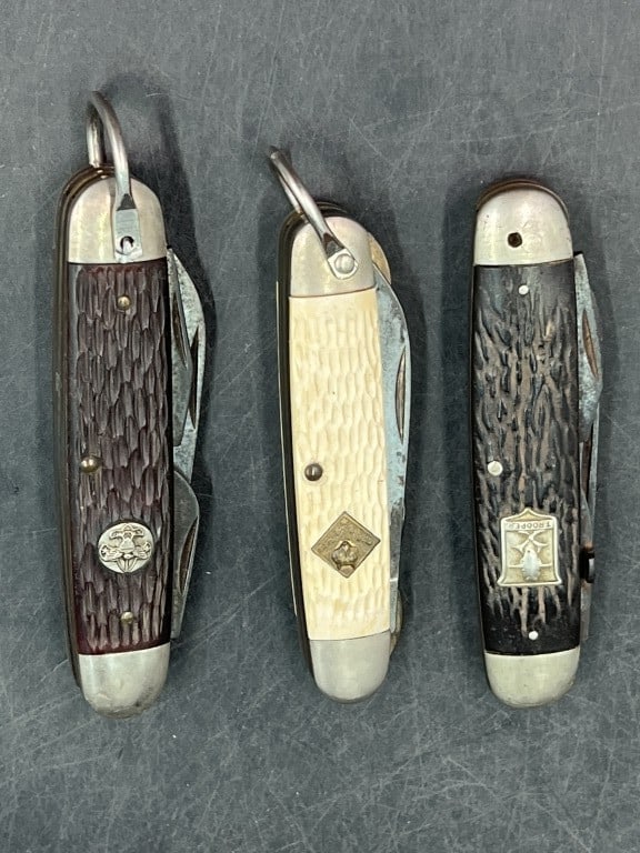 Vintage Boyscout Knifes: Total of 3 in this lot. Condition is consistent with age and use, see pictures. No refunds given.Condition Information: It is the responsibility of the buyer to obtain all possible information