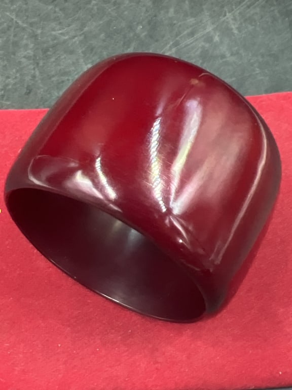 Large Bakellite Bracelet: Features a chunky round design in a pink mauve moonglow color. Opening measures 2.5" and bracelet measures 2. Condition is good, see pictures. No refunds given.Condition Information: It is the