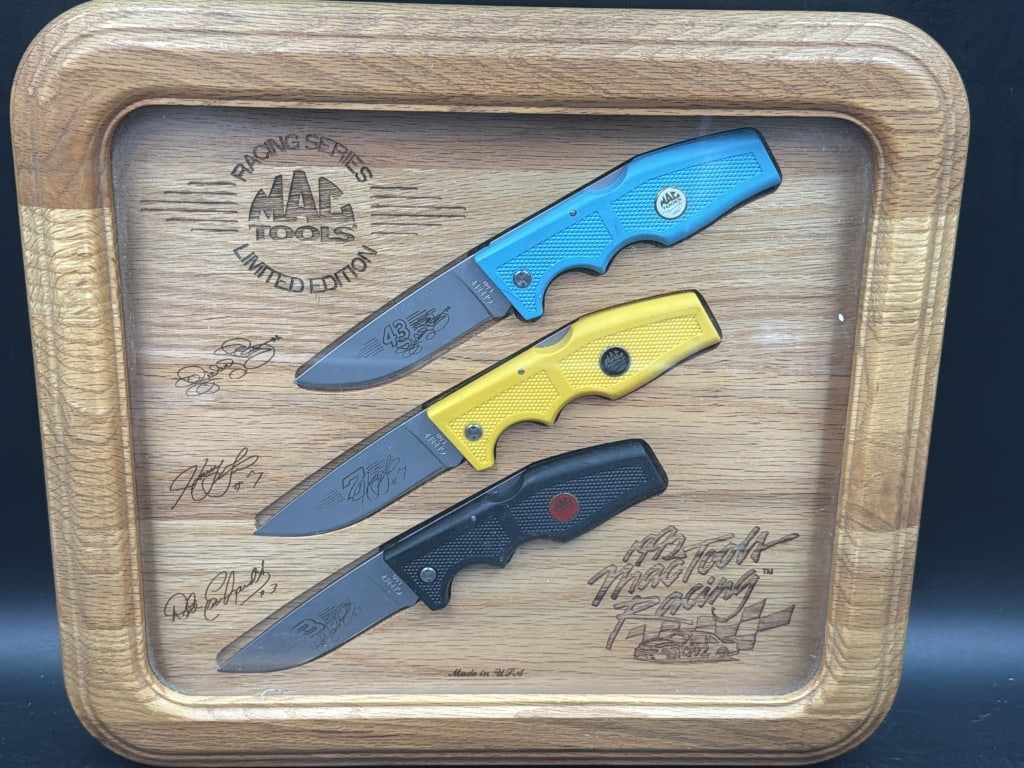 1992 Mac Tools 3 Gerber Knife LE Set: Mac Tools LE set of 3 Gerber knifes from 1992 features Petty's signature. Packed in a wood case. Condition appears good, see pictures. No refunds given.