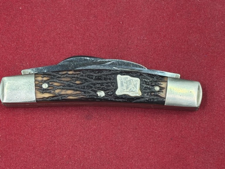 Boner Johnny Red Pocketknife: Marked on knife 1775 "Dixie". Condition is consistent with age and use, see pictures. No refunds given.