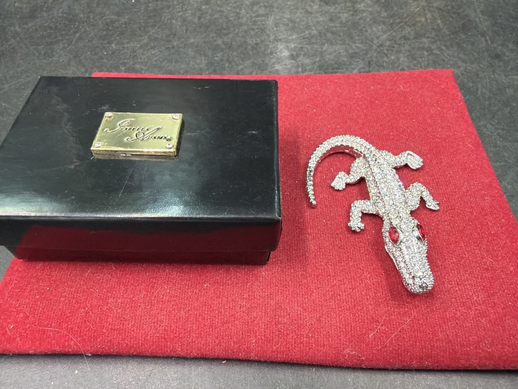 Isabella Adams Paperweight Collectible: Kid gator paperweight collectible with premium crystals light Siam eyes. Measures 3/8" x 1 1/4 x 2 1/2. Rhodium plating. Made in USA. Comes with box and condition is good, see pictures. No refunds
