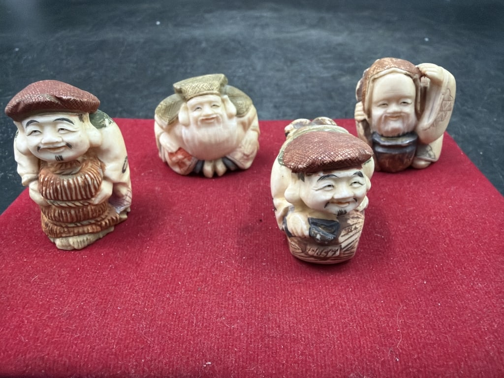 Vintage Asian Miniatures: Total of 4 in this lot. Decorated items that are hand painted. Condition is good, see pictures. No refunds given.