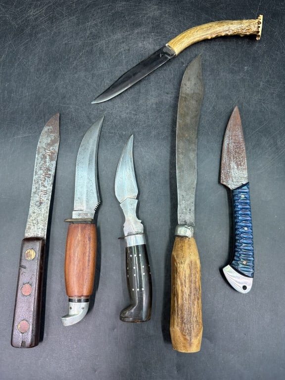 Vintage Knives: Total of 5 in this lot. There is 2 marked Imperial and Western. The others appear to be hand made knifes. See pictures. No refunds given.