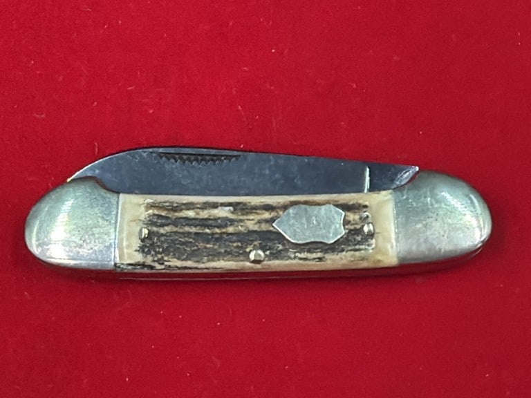 Vintage Pit Bull German Pocketknife: Vintage Hen & rooster pocketknife made in Solingen Germany featuring stag handle. Condition is good, see pictures. No refunds given.