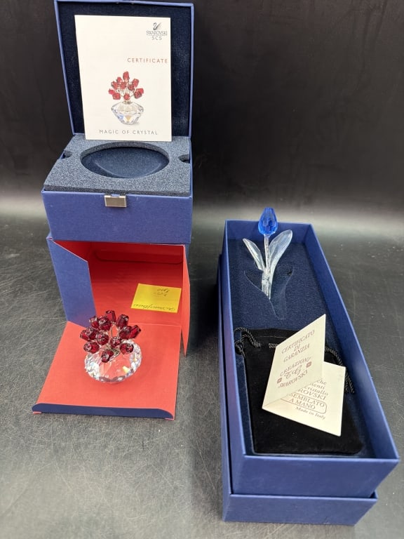 Swavorski Crystal Lot: Total of 2 in this lot. Both come with original boxes and paperwork. Crystal Flowers. See pictures, condition is good. No refunds given.