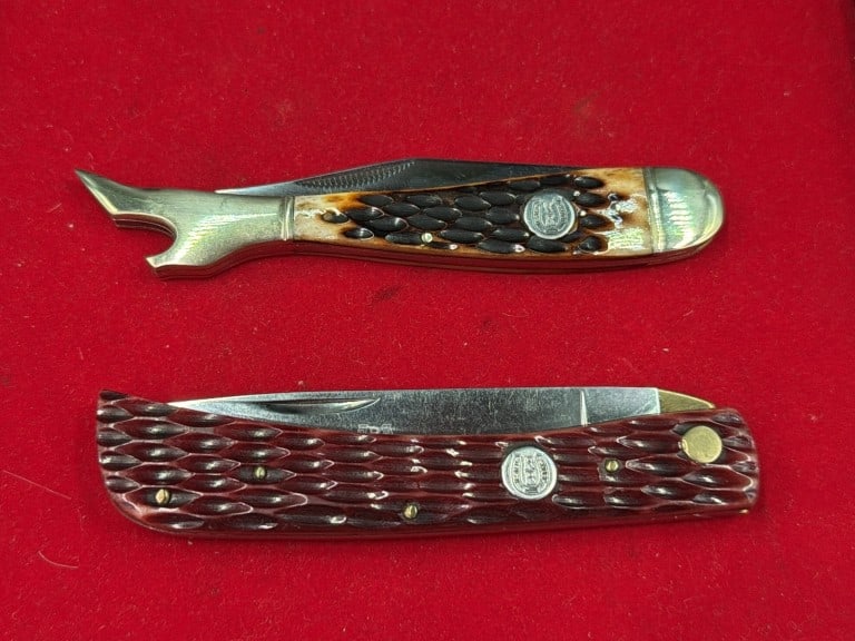 Vintage Sharp Pocketknives: Total of 2 in this lot. Both have tested sharp and RR emblem. They are both in good condition, see pictures. No refunds given.