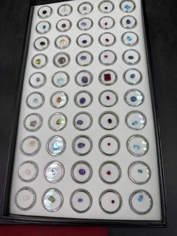 Gemstones: Total of 5 circular gemstone holders. Mix variety of gemstones in this lot. Condition is consistent with age and use, see pictures. No refunds given.