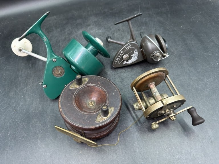 Vintage Fishing Reels: Total of 4 in this lot. There is a Penn Reel Spinfisher 706, Pflueger, Orvis and fly fishing reel. Condition is consistent with age and use, see pictures. No refunds given.
